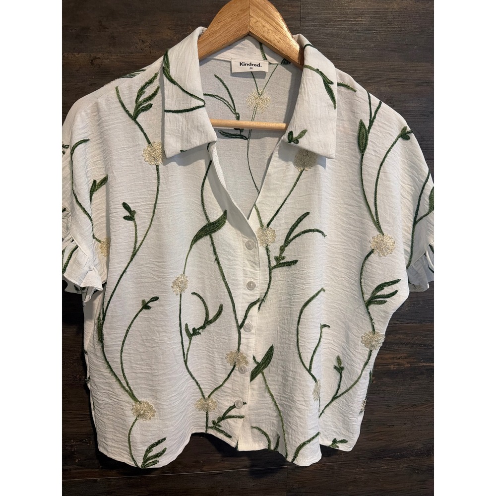 Kindred Womens White Floral Embroidered Short Sleeve Button Down Blouse Size M